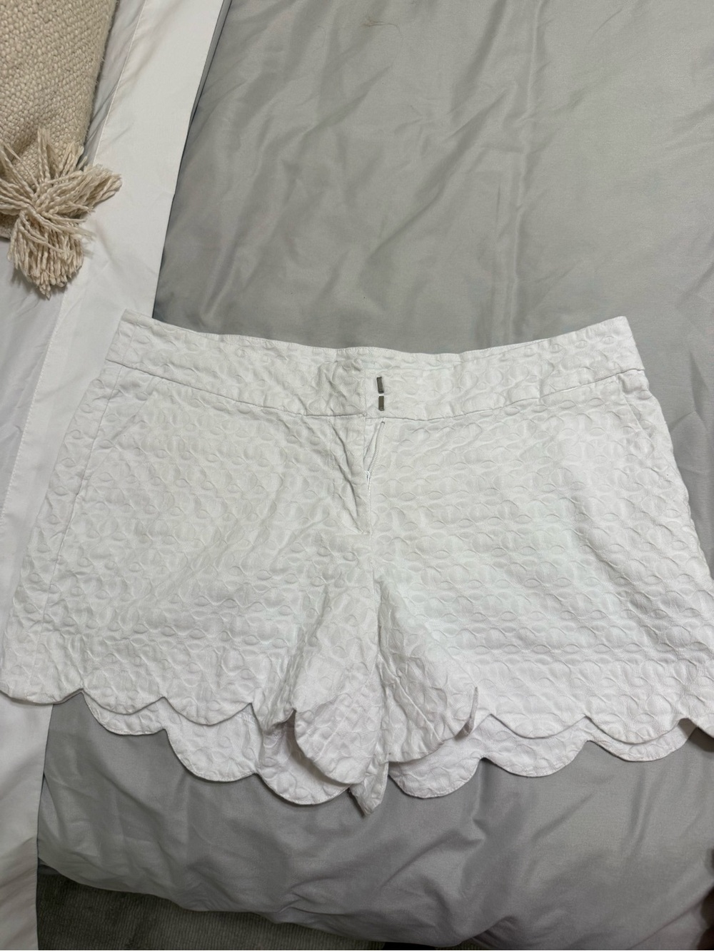 crown & ivy White Scalloped Hem High-Rise Women's Shorts